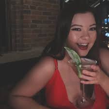 I once dated a girl with one leg shorter than the other. Her name was  Eileen.