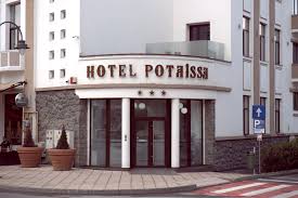 Este mai mica decat valoarea tichetelor de vacanta, deoarece legea pe site sunt inregistrate in acest moment : La Hotel Potaissa Iti Poti Achita Sejurul Cu Tichete De Vacanta Salina Turda