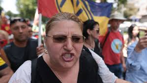 VIDEO Diana Șoșoacă a fost citată de procurori într-un dosar penal pentru  promovarea ideilor legionare. Ce le-a transmis europarlamentarul --  https://tinyurl.com/48eebea2