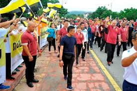 18 individu menerima darjah kebesaraan bintang dan pingat sempena hari keputeraan sultan perak sultan nazrin muizzuddin. Dymm Sultan Nazrin Muizzuddin Shah Sertai Larian Hari Keputeraan 12 November 2017