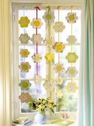 Diy Frische Fensterdeko Selber Basteln Fensterdeko Basteln Fenster Dekor Basteln Fruhling Fensterdeko