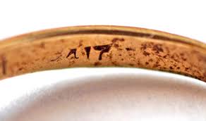 The only way to tell the difference between real jewelery and fake jewelery is to take it to a licensed jeweler and have them check it out to verify the quality. How To Tell If Your Old Gold And Silver Jewelry Is Real Bellatory