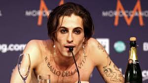 Damiano dei maneskin ha un flirt con la bella giorgia soleri? Giorgia Soleri Fidanzata Di Damiano Dei Maneskin E La Malattia Che Le Ha Rovinato La Vita Sdraiata In Un Letto A Soffrire Kronic