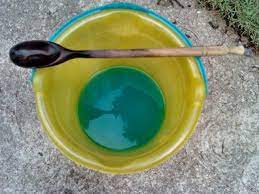 Initialement la bouillie bordelaise est très reconnaissable à sa couleur bleue presque turquoise, mais maintenant des fabricants la propose en incolore. Bouillie Bordelaise Toxicite Du Cuivre Pour Les Ecosystemes