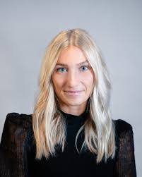 Jennifer Kole's Instagram, Twitter & Facebook