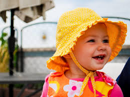 Free baby bonnet pattern: Baby sun hat sewing pattern with ruffles and ties 