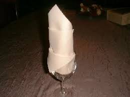 Vous trouverez ici, un p'tit pliage extrêmement simple et rapide à exécuter. Pliage Serviette Pour Mettre Dans Un Verre Gamboahinestrosa