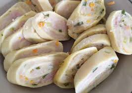 Rolade biasanya terbuat dari daging yang dicampur dengan tepung, bumbu serta telur. Resep Rolade Ayam Sayuran Lezat Lentera Post Resep Indonesia