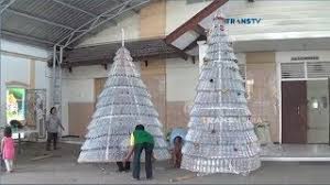 Untuk cara membuatnya silahkan simak di video yaa terima kasih. Jemaat Gereja Buat Pohon Goa Natal Dari Botol Plastik Youtube