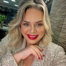 Se arruma comigo e fica por dentro dos babados fresquinhos!🔥💄 vocês ...