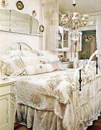 So, i started looking around for some diy shabby chic bedding ideas and i found 25 of the most amazing projects! 30 Cool Shabby Chic Bedroom Decorating Ideas For Creative Juice