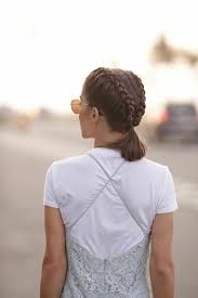 Die haare sorgfältig durchbürsten und aus dem gesicht nach hinten kämmen. 1001 Stylische Und Wunderschone Ideen Fur Frisuren Fur Kurze Haare