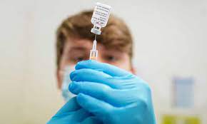 Zuvor hatten bereits andere staaten die impfungen. Why Has Germany Advised Against Oxford Astrazeneca Jab For Over 65s Coronavirus The Guardian