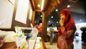 Kosher and halal foods are for those of the jewish and islamic faiths, and this lecture presents an overview of these two requirements as kosher and halal describe what is fit and proper to eat for two groups of people, jews and muslims. How Halal Is The Halal Meat Industry Mvslim
