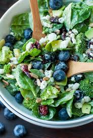 Blueberry Broccoli Spinach Salad Recette Avec Images Recette Epinards Salade Epinard Recettes De Cuisine
