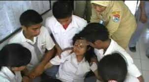 Mamuju tengah, sulawesi barat 158. Puluhan Siswi Kesurupan Sekolah Dipulangkan Lebih Awal Okezone News