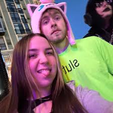 Where to find someone who can make two-toned custom car decals?