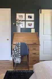 Complementing oak with the right color choices brings out the underlying tones in the wood to enhance the look of the room. Paint Colors That Go Best With Honey Oak Jenna Kate At Home
