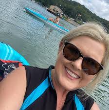 Lynda Summers's Instagram, Twitter & Facebook