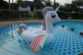 Aufblasbare Einhorn Luftmatratze Diese Riesige Badeinsel In Form Eines Einhorns Ist Ein Echter Blickfang Am Strand Aufblasbar Pool Aufblasbare Poolspielzeuge