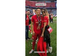 Esta es la primera vez que james rodríguez y shannon de lima se muestran juntos luego de más de un año de rumores, ya que desde el 2018 han sido captados en diversos eventos. Shannon De Lima Y James Rodriguez Juntos En Victoria Del Bayern Munich Rcn Radio