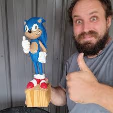 Evelyn Shilling's Instagram, Twitter & Facebook