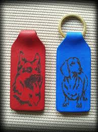 brelok adresnik ruchnoj raboty kozha rastitelnogo dubleniya cveta raznye lazernaya gravirovka tekst izobrazheniya vektornye keychain personalized items items