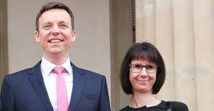 Februar 1978 in neunkirchen geboren. Tobias Hans Wird Vater Von Zwillingen