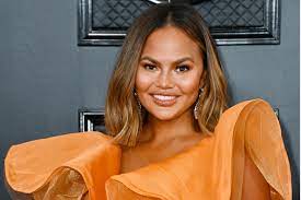Seattle, washington native chrissy teigen is as well known for her appearance on the cover of the 2014 sports illustrated swimsuit issue, as she is heralded for. Chrissy Teigen Qualvoller Neuanfang Gala De