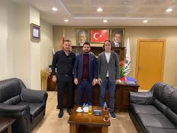 Metal oto, türkiye genelinde yaklaşık 9.000 araç murat özkaya, 2019 yılının yaz aylarında eyüpspor'un başkanı olarak seçilmişti. Muhammet Vanlioglu Twitterren Eyupspor Kulubu Baskaninimiz Sayin Sn Murat Ozkaya Ve Ikinci Baskanimiz Sn Fatih Kulaksiz A Nazik Ziyaretleri Icin Tesekkur Ediyorum Asirlik Cinarimiz Eyupsporumuzu Basarili Sonuclarindan Dolayi Tebrik Ediyor