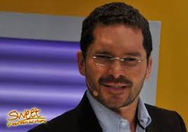 Triste noticia para la farándula Colombiana, anoche falleció la voz de "el  precio es correcto" Bernardo Duque "Bernee", quién murió muy jóven a causa  de un cáncer, paz en su tumba... Q.E.P.D