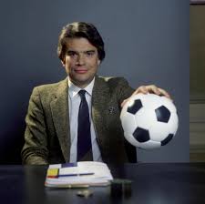 Bernard tapie fortune, sa jeunesse et carrière personnelle, en 2020 sa valeur nette estimée à environ 190 millions de dollars. Sur La Chaine L Equipe Portrait D Un Bernard Tapie Sans Filtres Ni Complexes