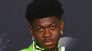 Nike filed the suit — lil nas x was not named as a defendant — after many people said they believed it was involved with the shoes, even though it released a statement over the weekend saying it had nothing to do with them. Lil Nas X Nike Klagt Gegen Satan Schuhe Mit Blutstropfen Stern De