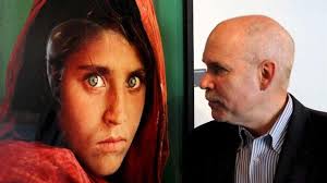 Steve McCurry y el fotoperiodismo de estampita