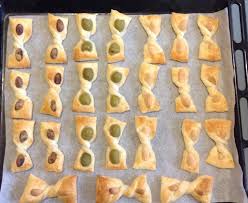I rustici di pasta sfoglia e würstel sono degli ottimi sfizietti semplici e veloci da realizzare, ottimi per accompagnare l'aperitivo o per arricchire un. Ricetta Stuzzichini Con La Pasta Sfoglia Ricetta Facile