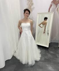 Um an dieser stelle zu helfen, ein kleiner tipp vorweg: Hochzeitskleider Outlet Brautstudio Elena