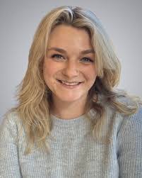 Theresa Shank's Instagram, Twitter & Facebook