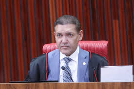 Nunes Marques reúne representantes de embaixadas, inclusive dos EUA, para defender urnas eletrônicas e tratar de IA na eleição