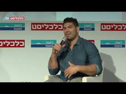 אורי ששון הוא המפורסם בתחפושת הפלאפל חברי הפאנל של הזמר במסכה הגדירו אותו כתעלומה הכי מסתורית בתוכנית, והערב (שבת) הפלאפל קטף את המקום השלישי והמכובד ונחשף מאחורי התחפושת. ××•×¨×™ ×©×©×•×Ÿ ×™×™×¦×•×' 1