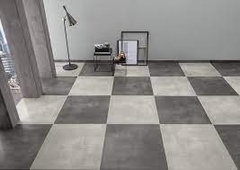 Mit fliesenschneider, flex oder nassschneidetisch exakte kanten schneiden, wenn beim verlegen feinsteinzeugfliesen an ecken und am ende der räume passend. Fliesenratgeber Fliesenarten Eigenschaften Im Uberblick