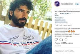 Debutta molto giovane nel campo della recitazione, avvicinandosi al teatro in giovane età, ottenendo il diploma di recitazione presso il conservatorio teatrale d'arte drammatica la scaletta a. Marco Bocci Svela Per La Prima Volta La Sua Malattia Radio 105
