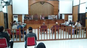Sidang lanjutan habib rizieq di pn jakarta timur. Pakar Hukum Jika Alasan Covid 19 Kenapa Hakim Jaksa Kuasa Hukum Bisa Hadir Di Sidang Habib Rizieq Kronologi Id