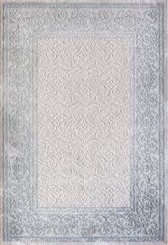 Bir çok farklı tarz olarak hazırlanmış yeni sezon halılar da modernden klasiğe kadar zengin bir çeşitlilik söz konusu. Pierre Cardin Hali Voyage Serisi Acik Mavi Dekor Ekrani