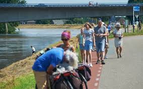 Het hoogste punt van de maas verlaat maandag langzaam limburg. Nue3uqkppy 2tm