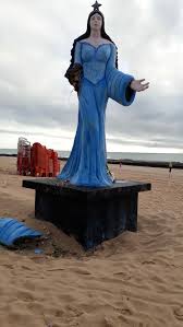 La costa se viste de celeste y blanco para celebrarla y la playa se. Estatua De Yemanja Na Praia Do Meio Tem Braco Destruido Em Ato De Vandalismo E Intolerancia Religiosa Blog Rodrigo Klyngerr Se E Noticia Voce Encontra Aqui