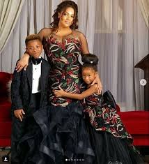 A troll identified the voice of nigeria threatened the singer to reconcile with his family within 14 days, else, he would revoke his endorsements. Peter Okoye S Beautiful Wife And Cute Kids Dazzle In New Photos