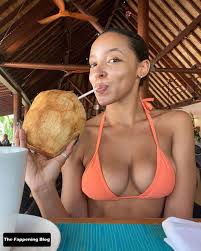 Tinashe Flaunts Her Tits (2 Photos) - Thotflix