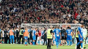 Nice versus marseille is abandoned after dimitri payet throws a bottle back into the crowd and fans storm the pitch. Oaisl0rrl2n5jm