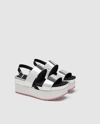 画像 1 の シルバーストラップ付きフラットフォームサンダル ザラから シルバー フラット フォーム