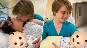 Родные ивана невероятно рады появлению мальчика на свет. 1saz4wkz0bl0wm